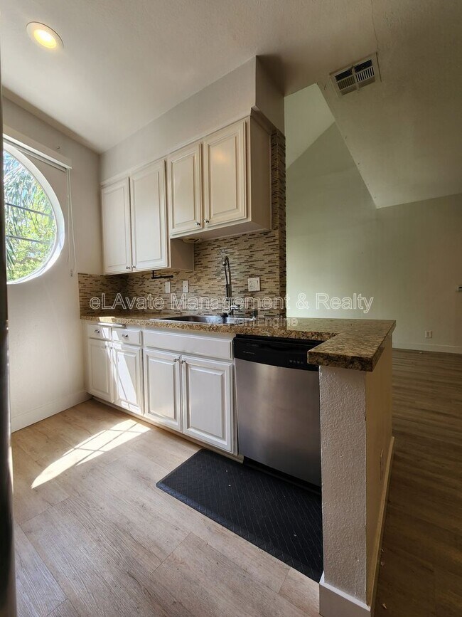 Building Photo - 14625 Dickens St