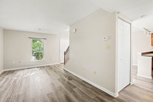 Building Photo - 122 S Timber Ct