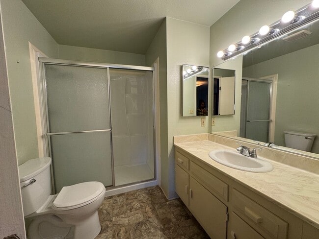 Building Photo - 3 Bed, 2 Bath Home Available NOW in Southeast Reno!