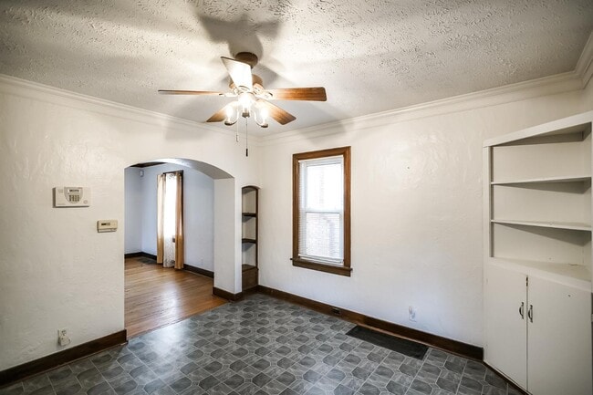 Building Photo - 409 E Melbourne Ave