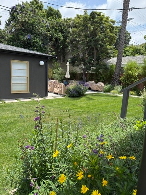 Shared Backyard - 1156 S Highland Ave