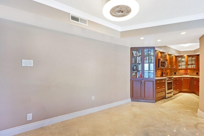 Building Photo - 5420 N Ocean Dr
