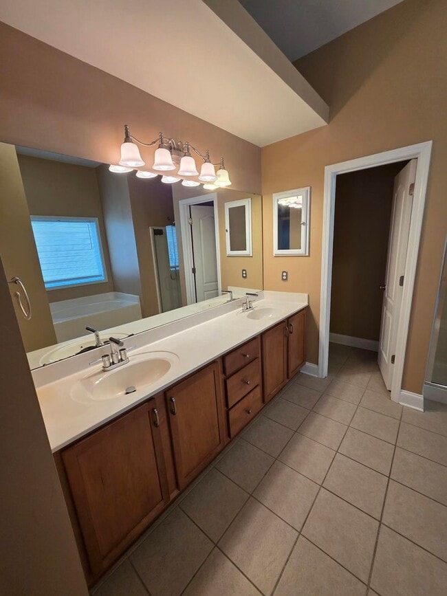 Building Photo - 9 Haven Point