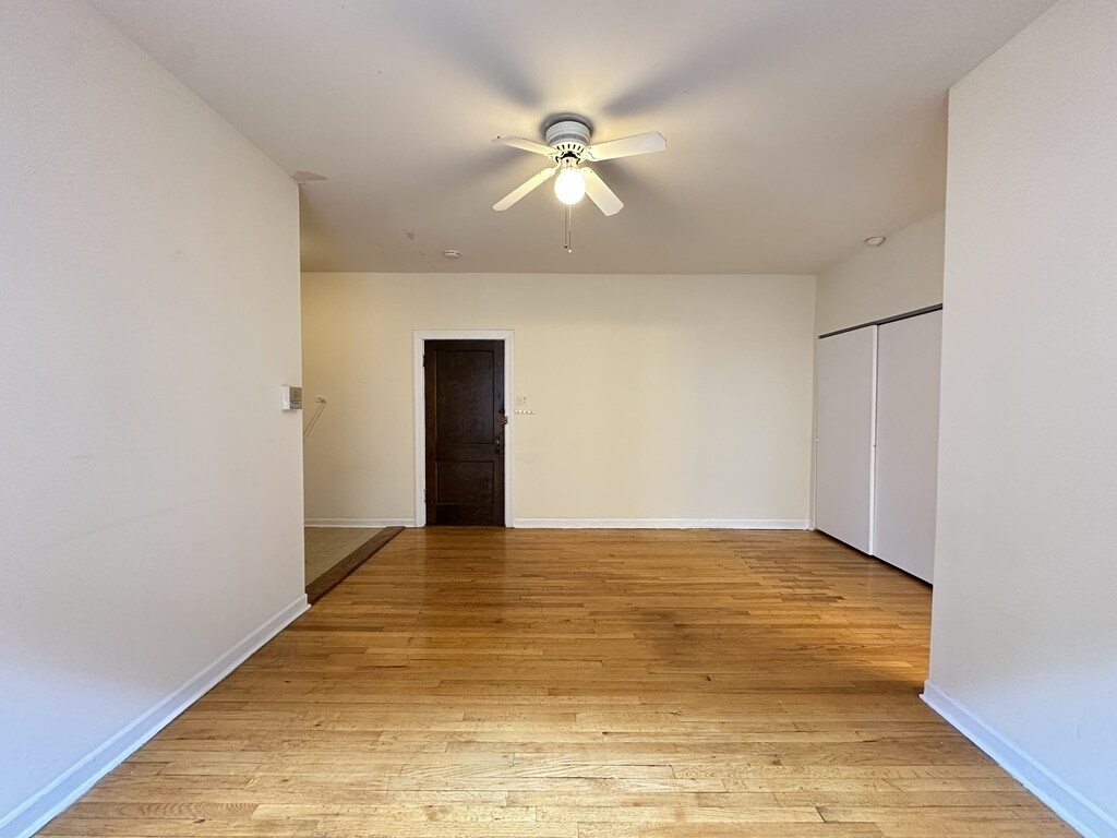 Building Photo - 1034 W George St