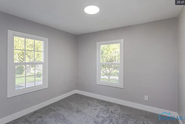 Building Photo - 2242 Vaness Dr