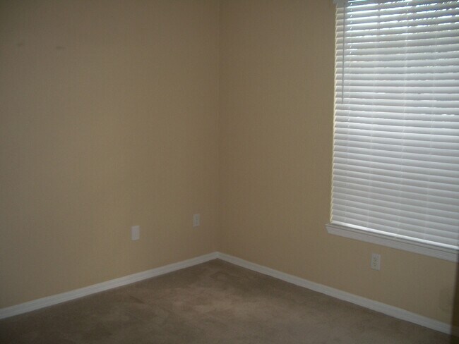 Building Photo - 823 Grand Regency Pointe