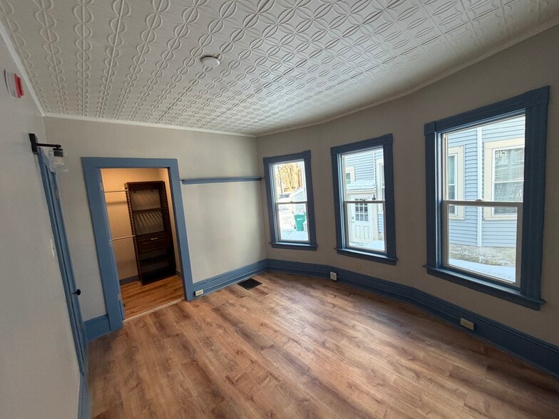 Building Photo - 23 Woodman St