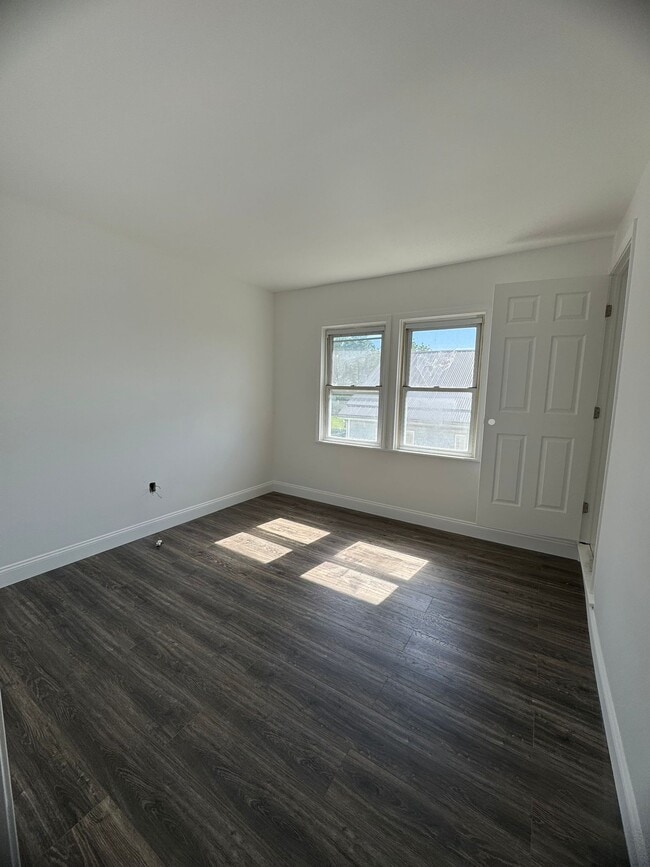 Building Photo - 223 Hopewell Rd
