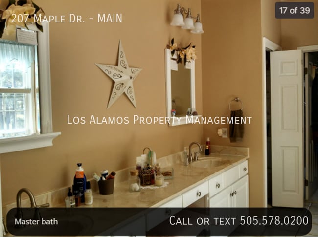 Building Photo - 207 Maple Dr