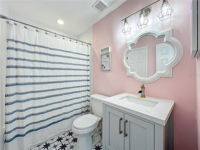 Building Photo - 1681 Walnut Ave