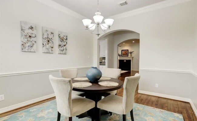 Building Photo - 1506 Shady Villa Fern