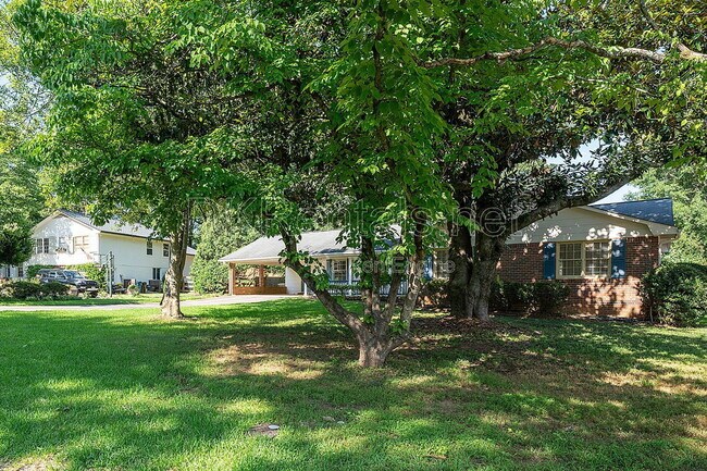 Building Photo - 120 Burnett Way