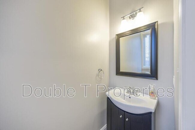 Building Photo - 314 E 22nd St