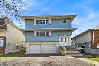 Building Photo - 117 Burns Ave