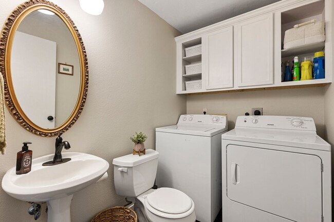 Building Photo - Lovely Townhouse in Kenton with Fenced Yard and Attached Garage