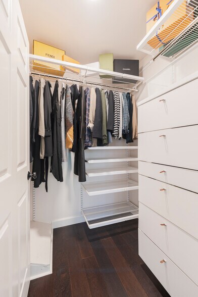 Building Photo - 5455 Sylmar Ave