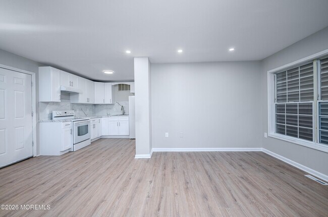 Building Photo - 114 Watson Ave