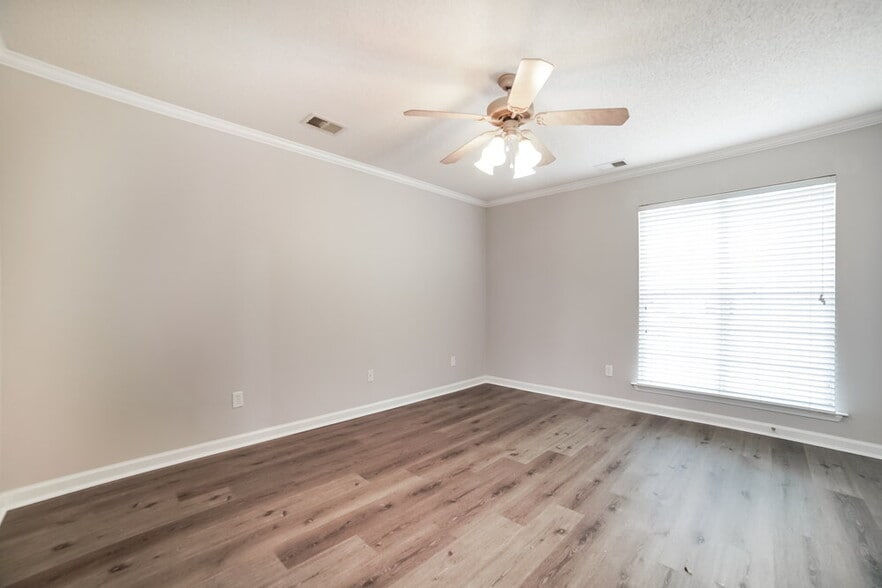 Building Photo - 6541 Sandbourne E
