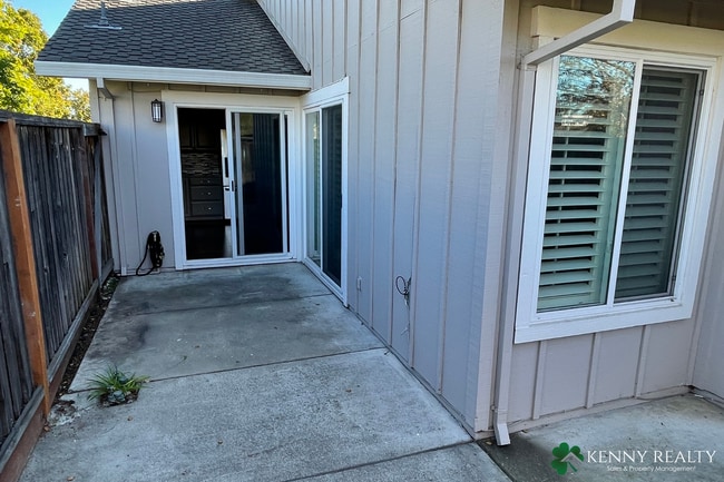 Building Photo - Modern Foster City 3 Bedroom Townhome with...