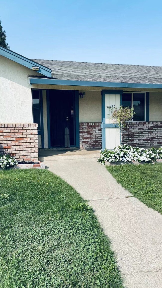 Building Photo - 711 Sandpiper Ln