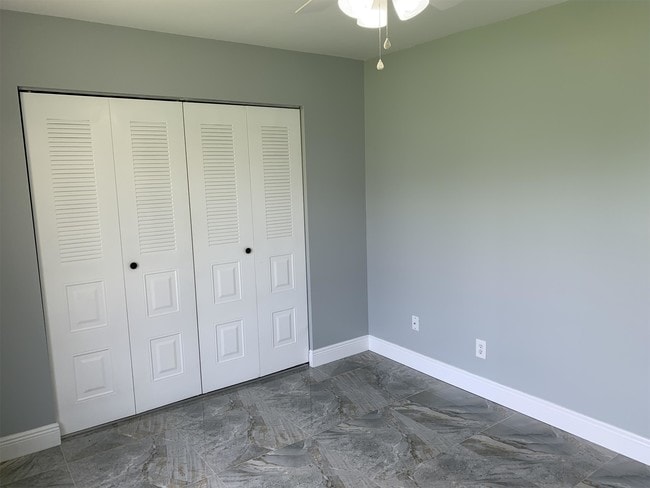 Building Photo - 5572 Memorial Dr