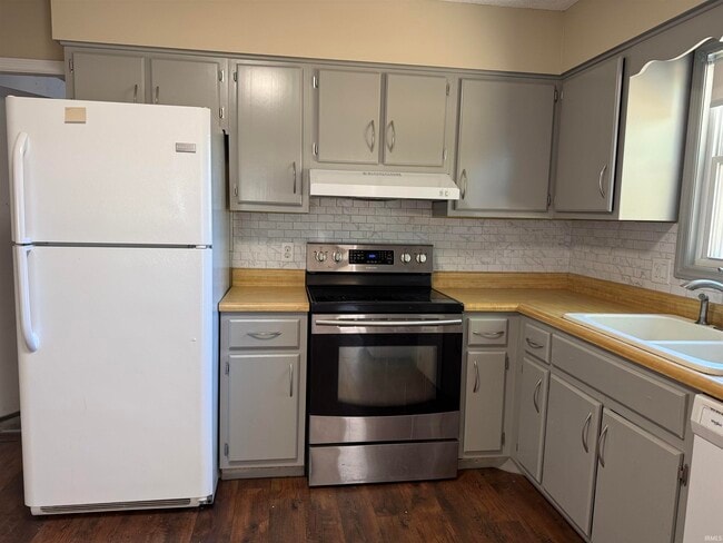 Building Photo - 3333 Kendale Dr