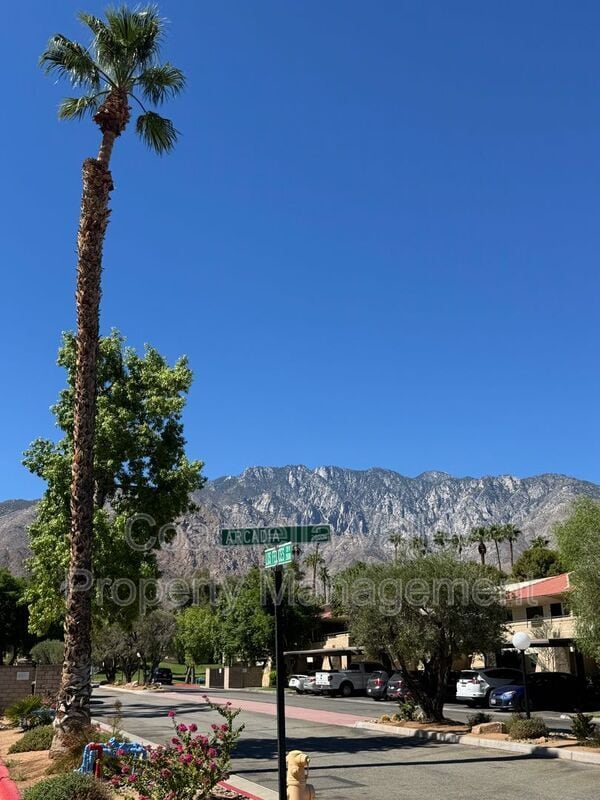 Building Photo - 2820 N Arcadia Ct