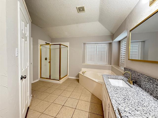 Building Photo - 621 Oak Forest Ln