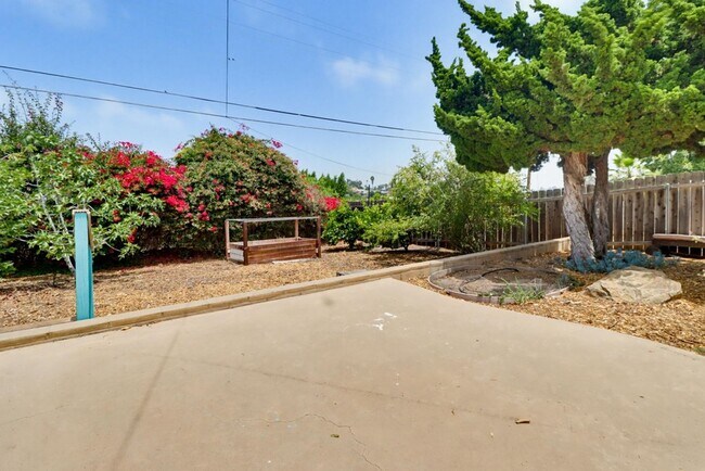 Building Photo - Beautifully Maintained Home in La Mesa — 3 Bed / 2 Bath | 1,600 Sq Ft