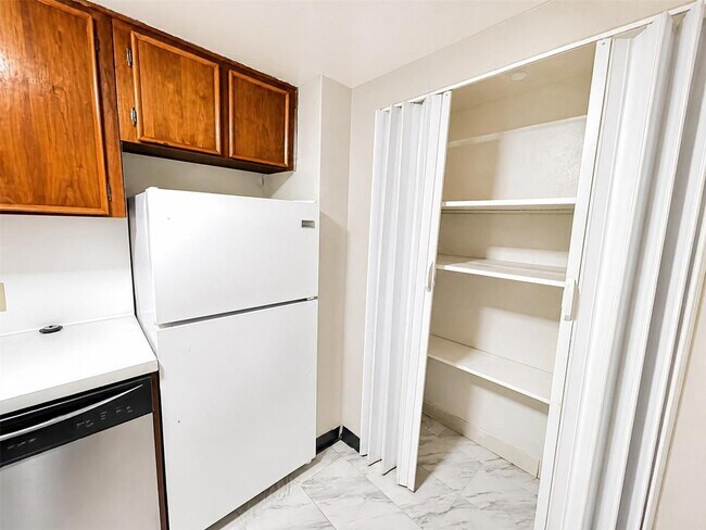 Building Photo - 7520 Hornwood Dr