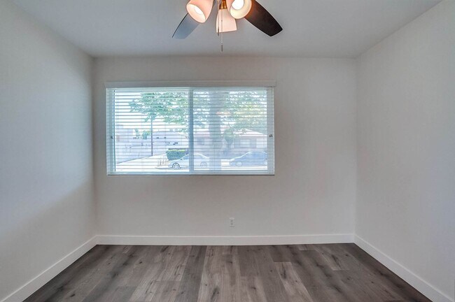 Building Photo - 4111 Somerset Dr