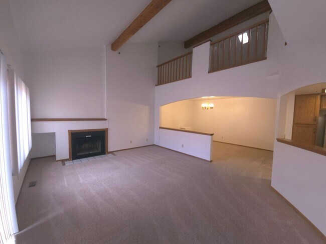 Building Photo - AVAILABLE NOW! 2 Bedroom Plus Loft with co...