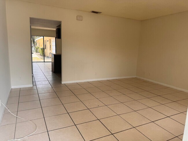 Building Photo - 1117 Goldenrod Rd