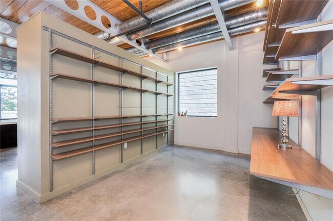 Building Photo - 1401 Eva St