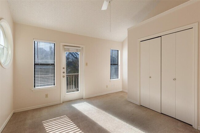 Building Photo - 706 W Lynn St