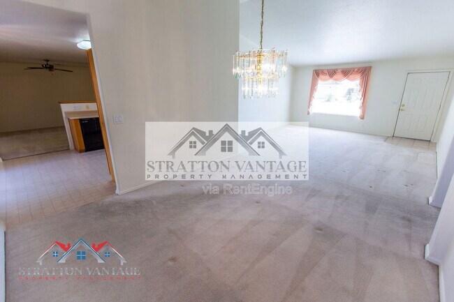 Building Photo - 10864 E Lindner Ave