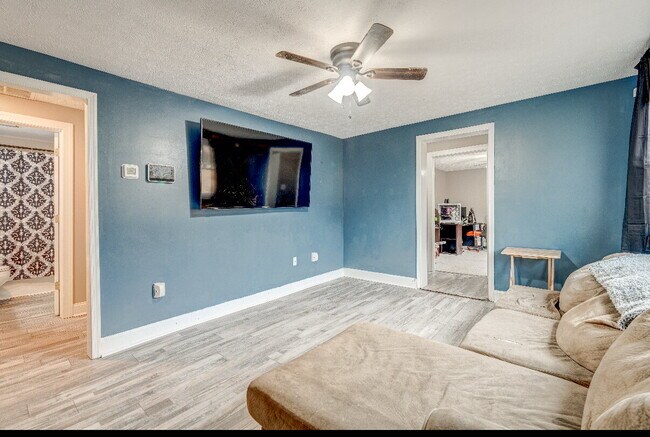 Building Photo - Beautiful 3 bedroom 2 bath country living ...
