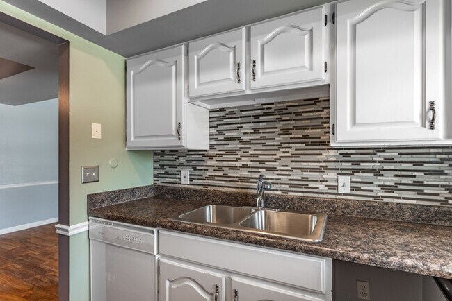 Building Photo - 5761 S Waterbury Cir