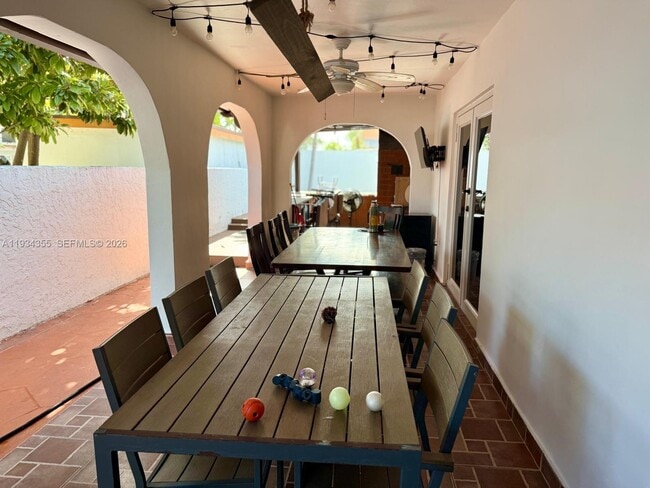 Building Photo - 2430 SW 22nd Terrace