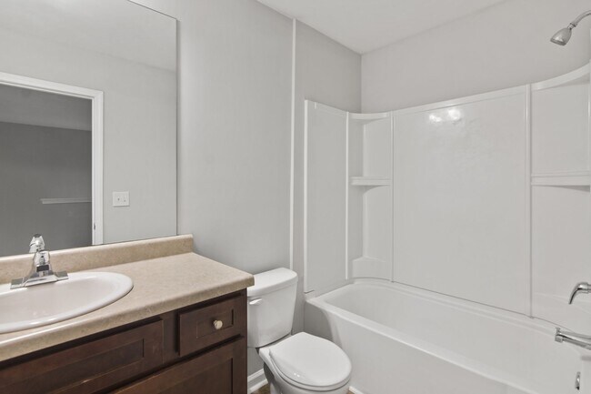 Building Photo - 3 Bedroom Townhome in Jonesboro!