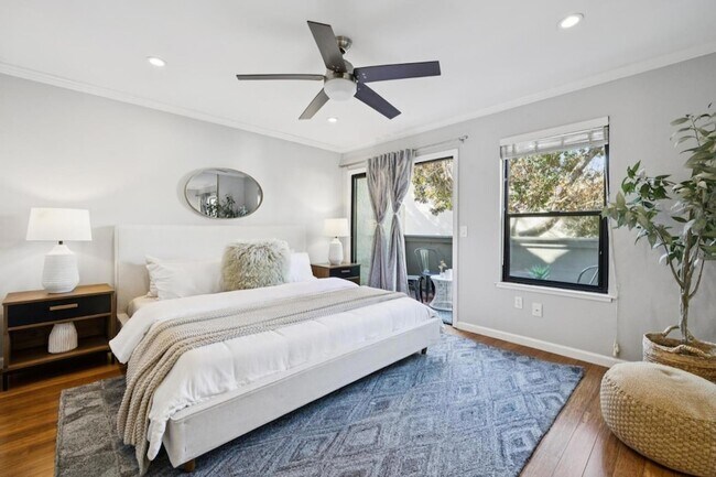 Building Photo - 646 S Ahwanee Terrace