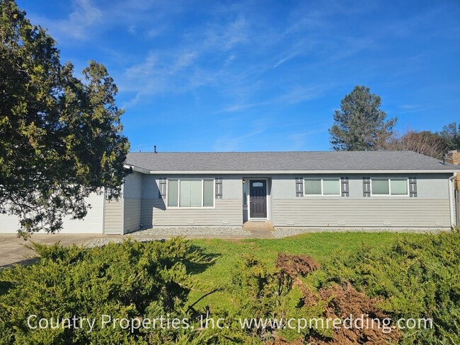 Building Photo - House with Huge Shop in the Heart of Redding Available Now!