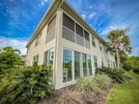 Building Photo - Beach and Downtown Venice! Furnished ground floor condo! Gorgous!