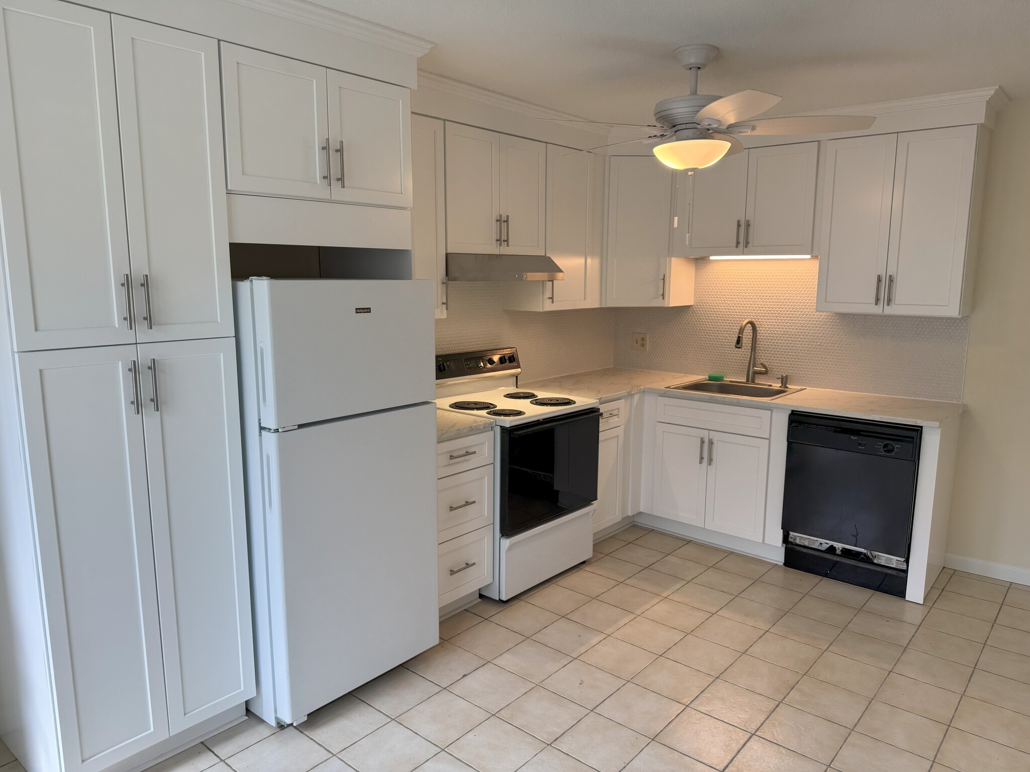 Kitchen - 127 New Britain Ave