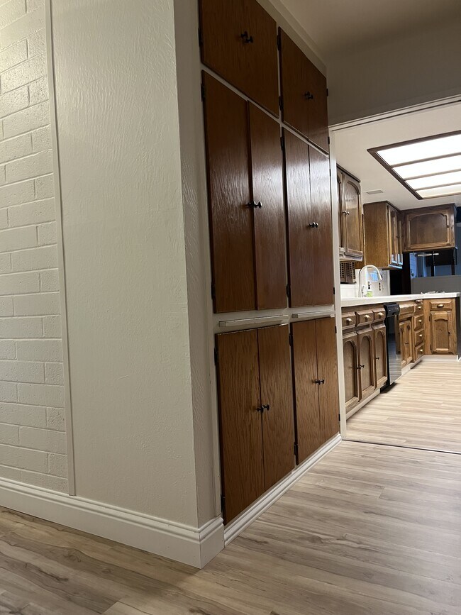 Building Photo - 608 Bird St