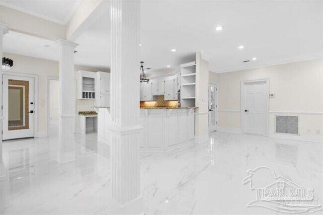 Building Photo - 4700 Bohemia Dr