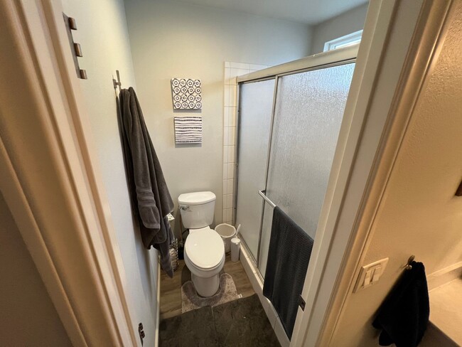 Building Photo - Gorgeous Single Story Home