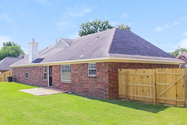 Building Photo - 7254 Schilling Cove W