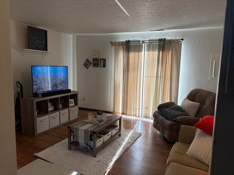 Building Photo - 8 S Trace Rd