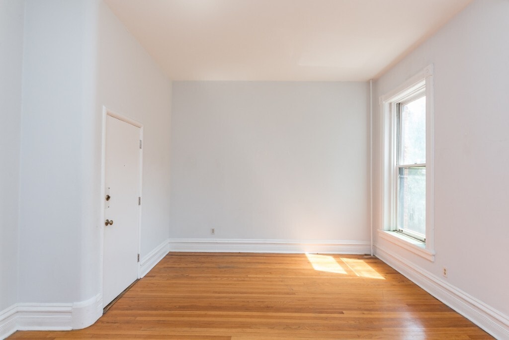 Building Photo - 1849 N Lincoln Ave